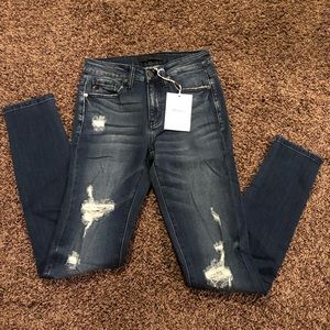 Brand new never worn KanCan jeans.